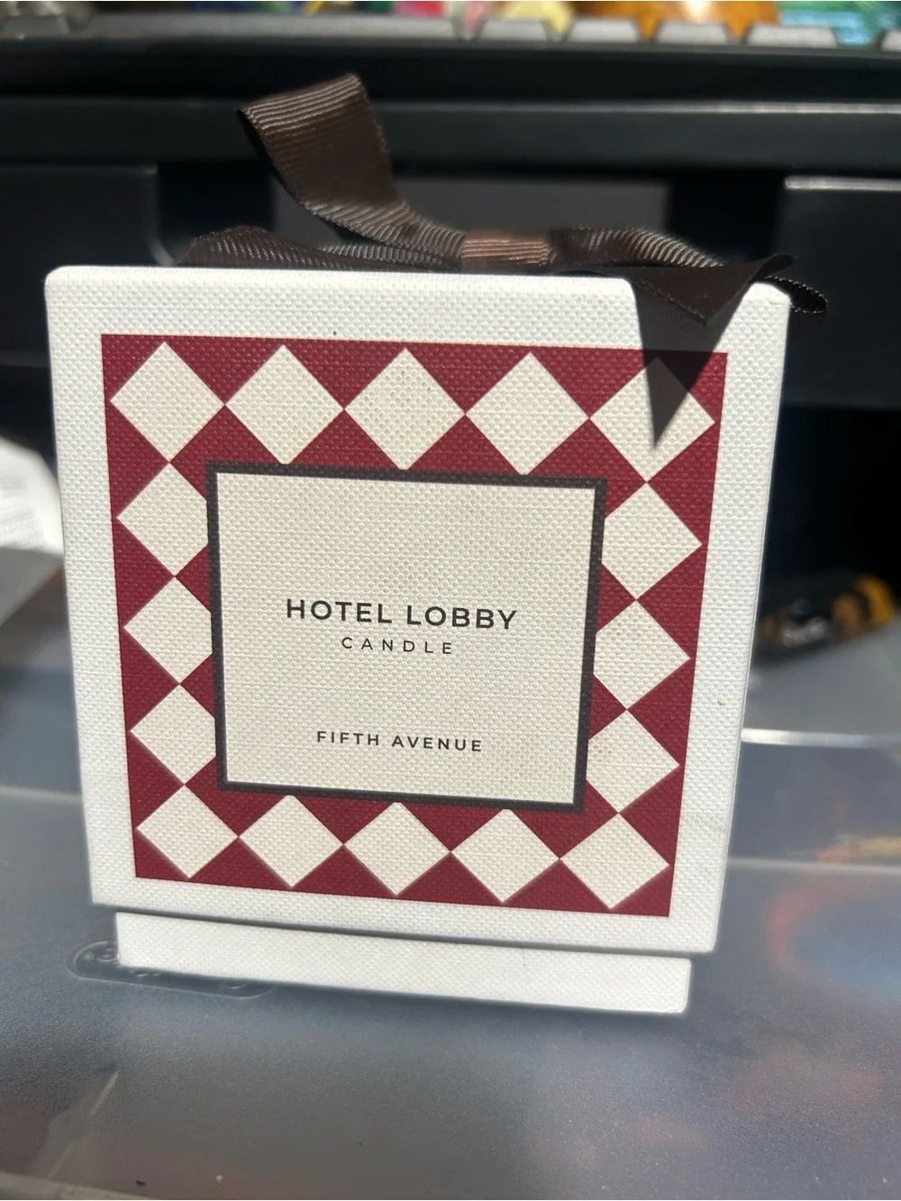 Hotel Lobby Candle - Fifth Avenue (White & Burgundy)